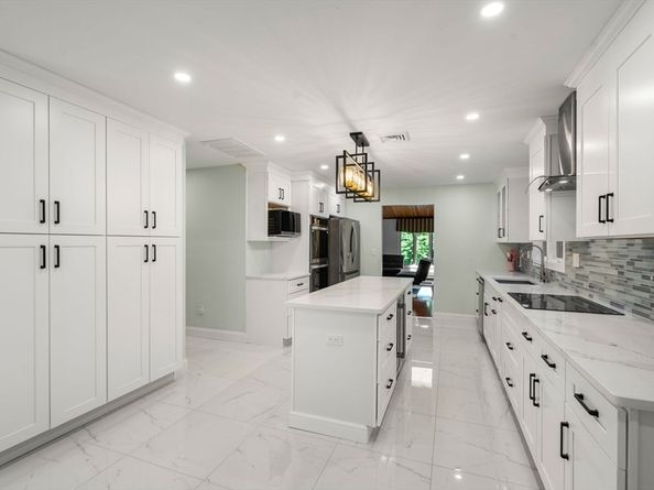 47 Dedham St, Sharon MA 02067