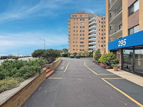 295 Lynn Shore Dr 104, Lynn MA 01902