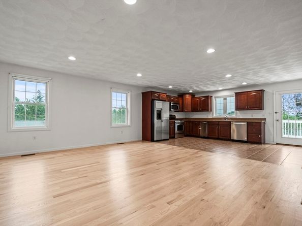 6 Fairlawn, Burlington MA 01803