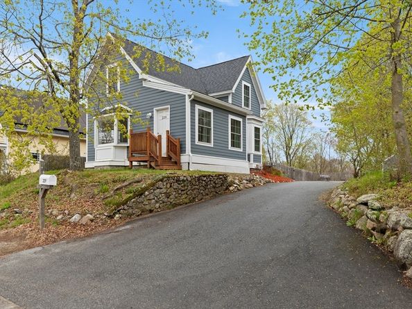 229 Highland St, Hamilton MA 01982