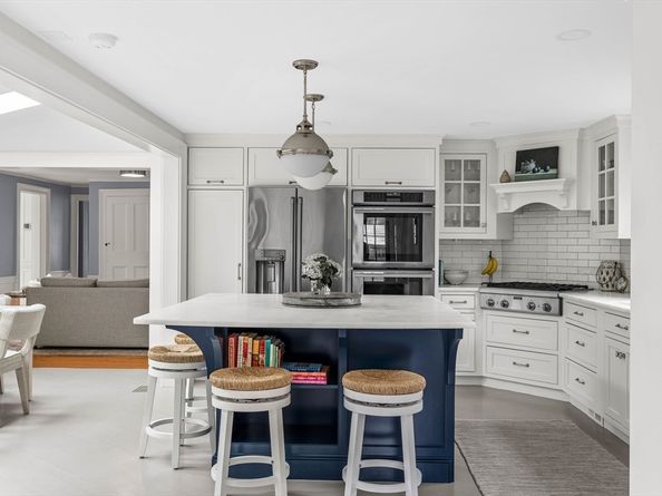 37 Lincoln St, Hingham MA 02043
