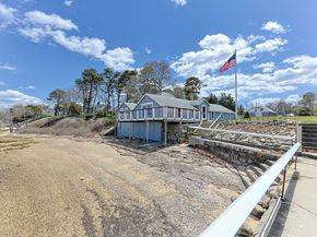 1 Boat House Dr, Wareham MA 02571
