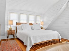 70 Curve St, Wellesley MA 02482
