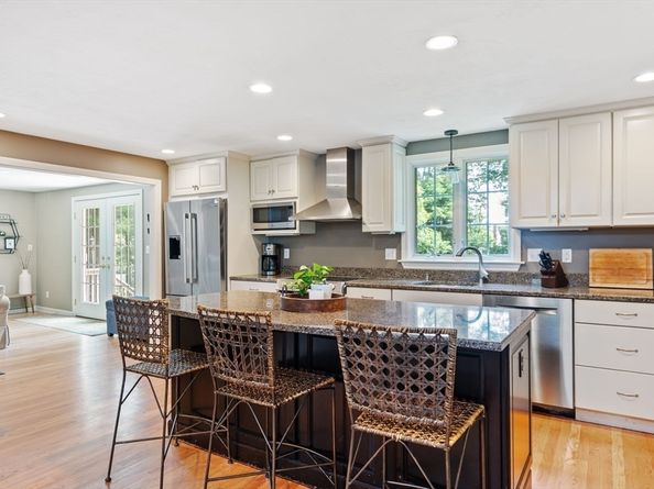 68 Old Post Rd, Walpole MA 02032