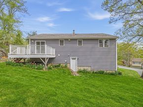 39 Blueberry Hill Rd, Woburn MA 01801