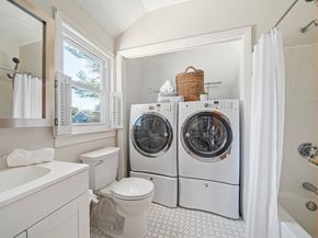 53 Shore Dr, Kingston MA 02364