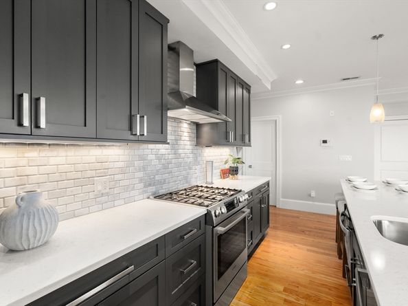27 Washburn St 5, Boston MA 02125