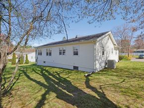 3 Sunnyside Ln, Milford MA 01757