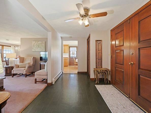 3 Sunnyside Ln, Milford MA 01757