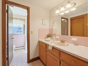 3 Sunnyside Ln, Milford MA 01757