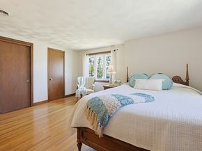 3 Sunnyside Ln, Milford MA 01757