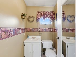 19 Essex St, Athol MA 01331