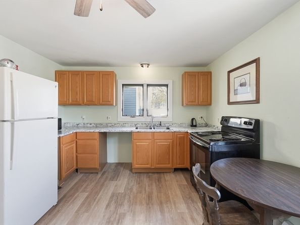 19 Essex St, Athol MA 01331