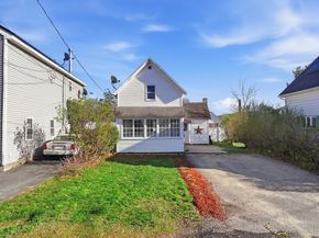 19 Essex St, Athol MA 01331