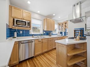 52 Greenleaf Ave 52, Medford MA 02155