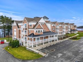 57 Long Point Rd 205, Lakeville MA 02347