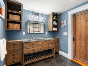 11 Fairlawn St, Needham MA 02492