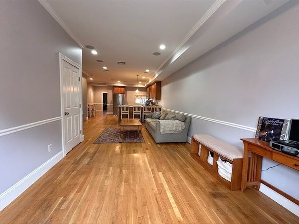 527 E 6th 1, Boston MA 02127