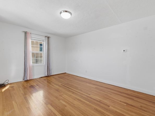 32 Indian Lake Parkway, Worcester MA 01605