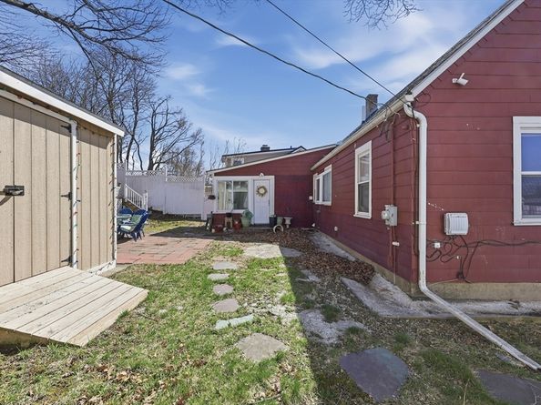 32 Indian Lake Parkway, Worcester MA 01605