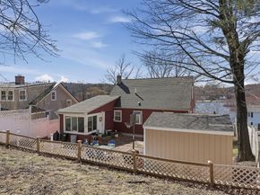 32 Indian Lake Parkway, Worcester MA 01605
