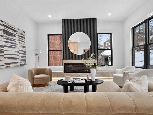 82-84 East Side Pkwy 82, Newton MA 02458