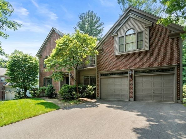 38 Upwey Rd, Wellesley MA 02481