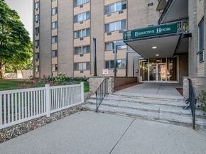 1025 Hancock St 2P, Quincy MA 02169
