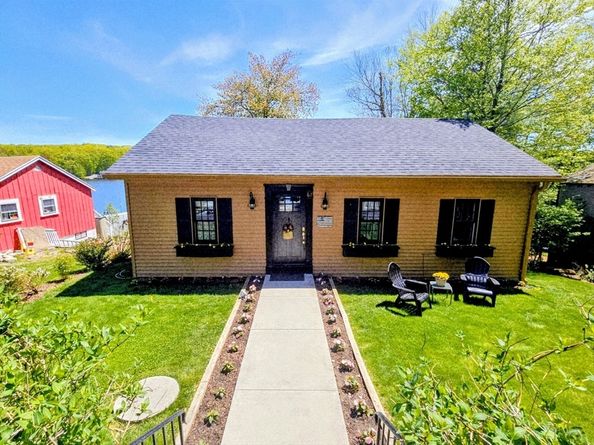 67 S Charlton Shore Rd, Charlton MA 01507