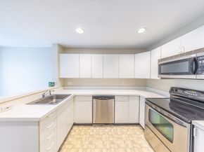 49 Bishops Forest Dr 49, Waltham MA 02452