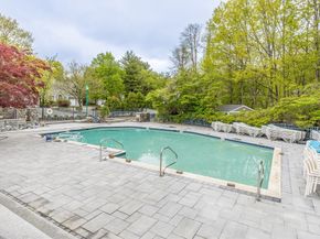 49 Bishops Forest Dr 49, Waltham MA 02452