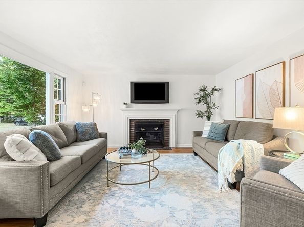 7 Haven Ln, Wayland MA 01778