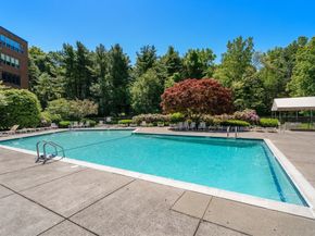 210 Nahanton St 219, Newton MA 02459