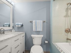 210 Nahanton St 219, Newton MA 02459