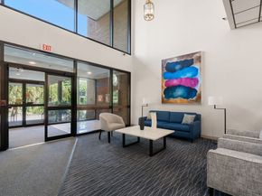 210 Nahanton St 219, Newton MA 02459
