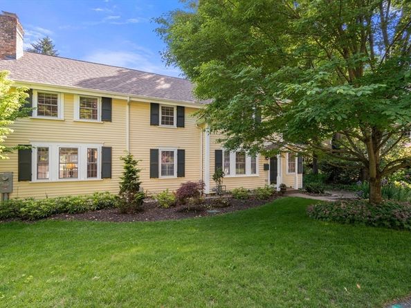 8 Avon Rd, Wellesley MA 02482