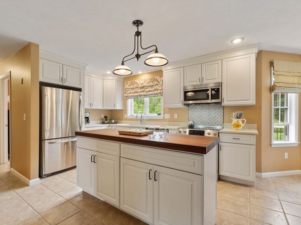 571 Northfield Rd, Lunenburg MA 01462