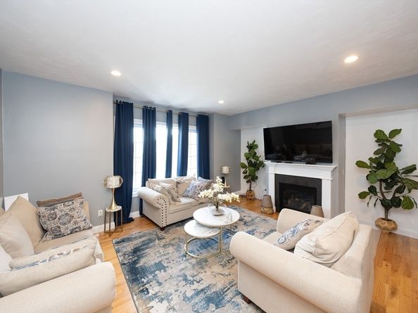 27 Pouts Lane 27, Uxbridge MA 01569