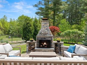57 Candlewood Dr, Topsfield MA 01983