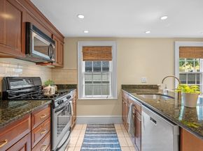 2 Andover St B, Salem MA 01970