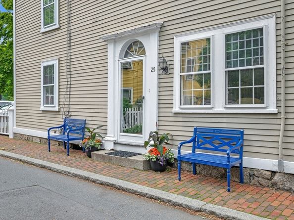 2 Andover St B, Salem MA 01970