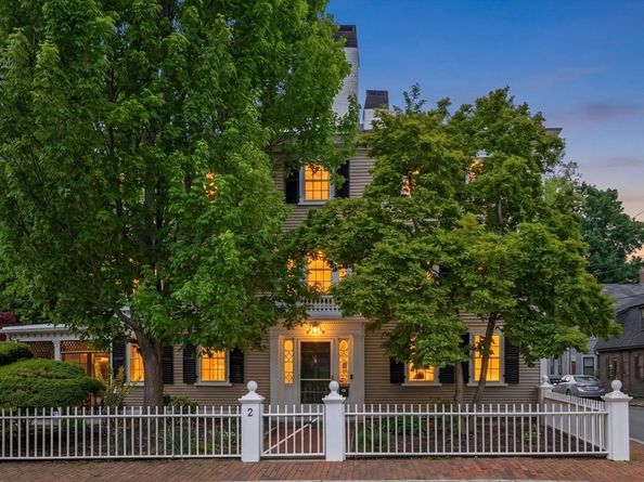 2 Andover St B, Salem MA 01970
