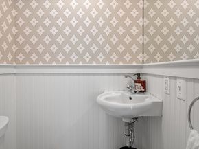 2 Andover St B, Salem MA 01970