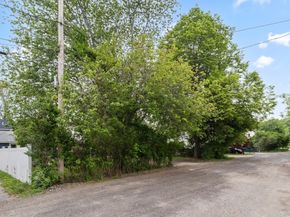 5 Phoenix St, Worcester MA 01604