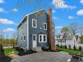 48 Macarthur Rd, Stoneham MA 02180