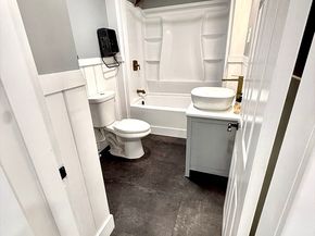 6 Wheelock St, Oxford MA 01540