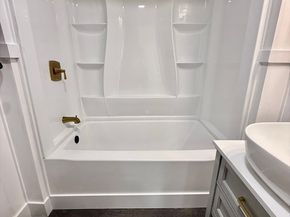 6 Wheelock St, Oxford MA 01540
