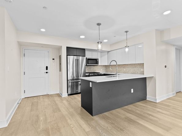 85 Willow Ct 302, Boston MA 02125
