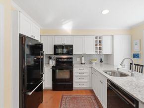 63 Brookdale Cir 63, Shrewsbury MA 01545