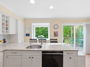 63 Brookdale Cir 63, Shrewsbury MA 01545